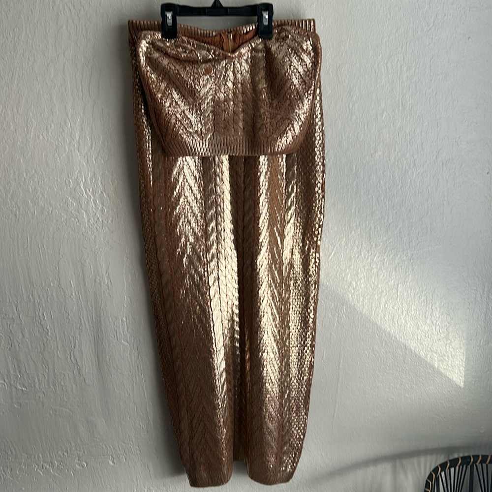 Woman’s 2 piece pencil skirt and crop top set. Size L